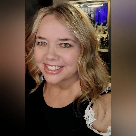 Meet your Posher, Jeanne - Picture 1 of 1